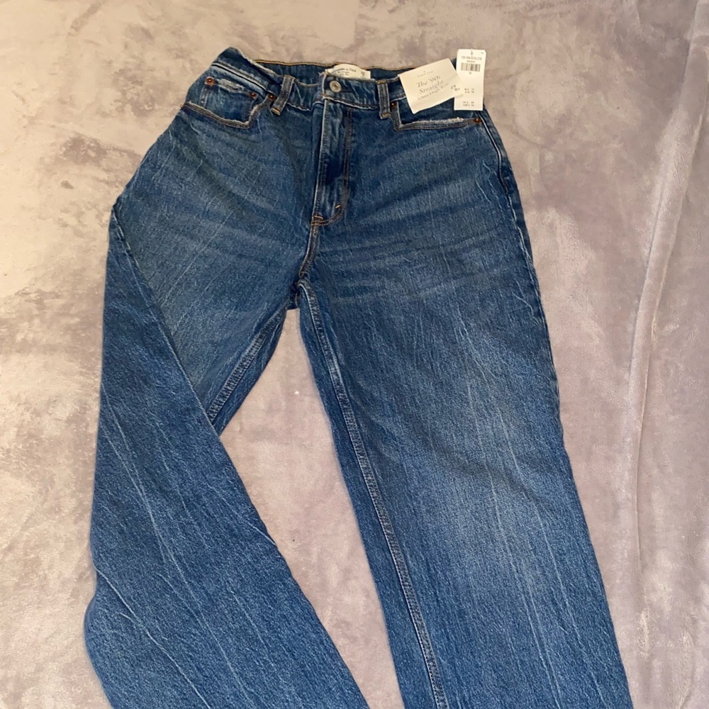 Never worn Abercrombie 90’s straight jeans